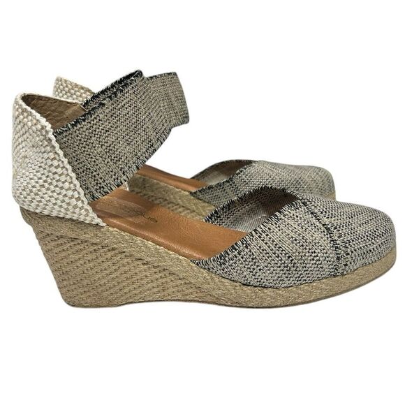 Andre Assous Beige & Black Espadrille Wedge Sandals Size 7 Made in Spain - Picture 1 of 12